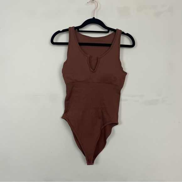 NWOT NOTCH NECK RIBBED SEAMLESS PADDED SLEEVELESS BODYSUIT IN BROWN SIZE MEDIUM - Picture 11 of 16